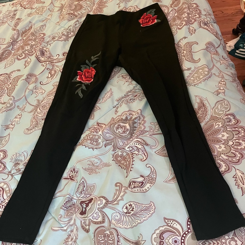 Black leggings with rose